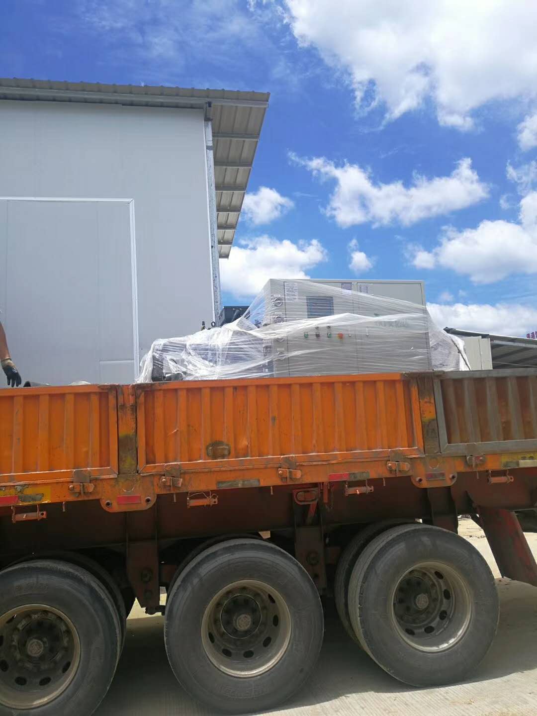 water cooled screw chiller.jpg